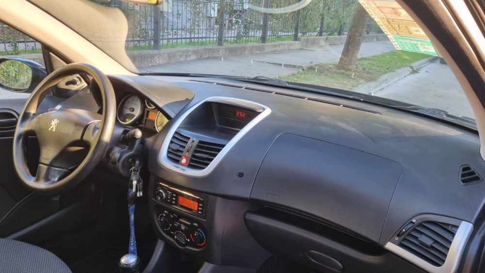 Peugeot 207 Compact Allure 1.4 — foto 2